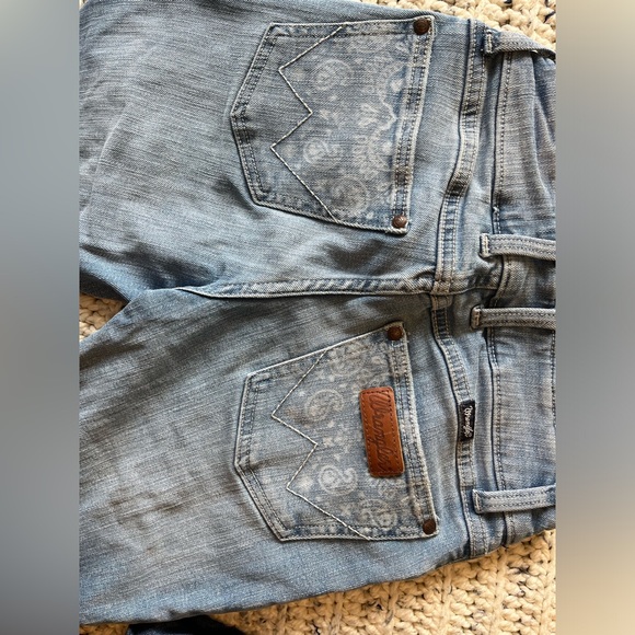Women’s Wrangler Bootcut Jeans - Picture 5 of 7